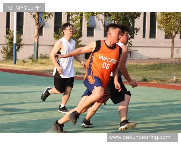 体育实时数据重庆篮球队与武汉篮球队赛后复盘分析比赛经验与战术调整探讨 体育实时数据重庆篮球队与武汉篮球队赛后复盘分析比赛经验与战术调整探讨